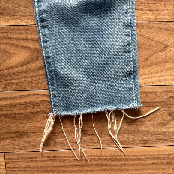 Aritzia | Levi’s Wedgie Straight Jeans | Size 24 | Light Wash - Picture 5 of 7